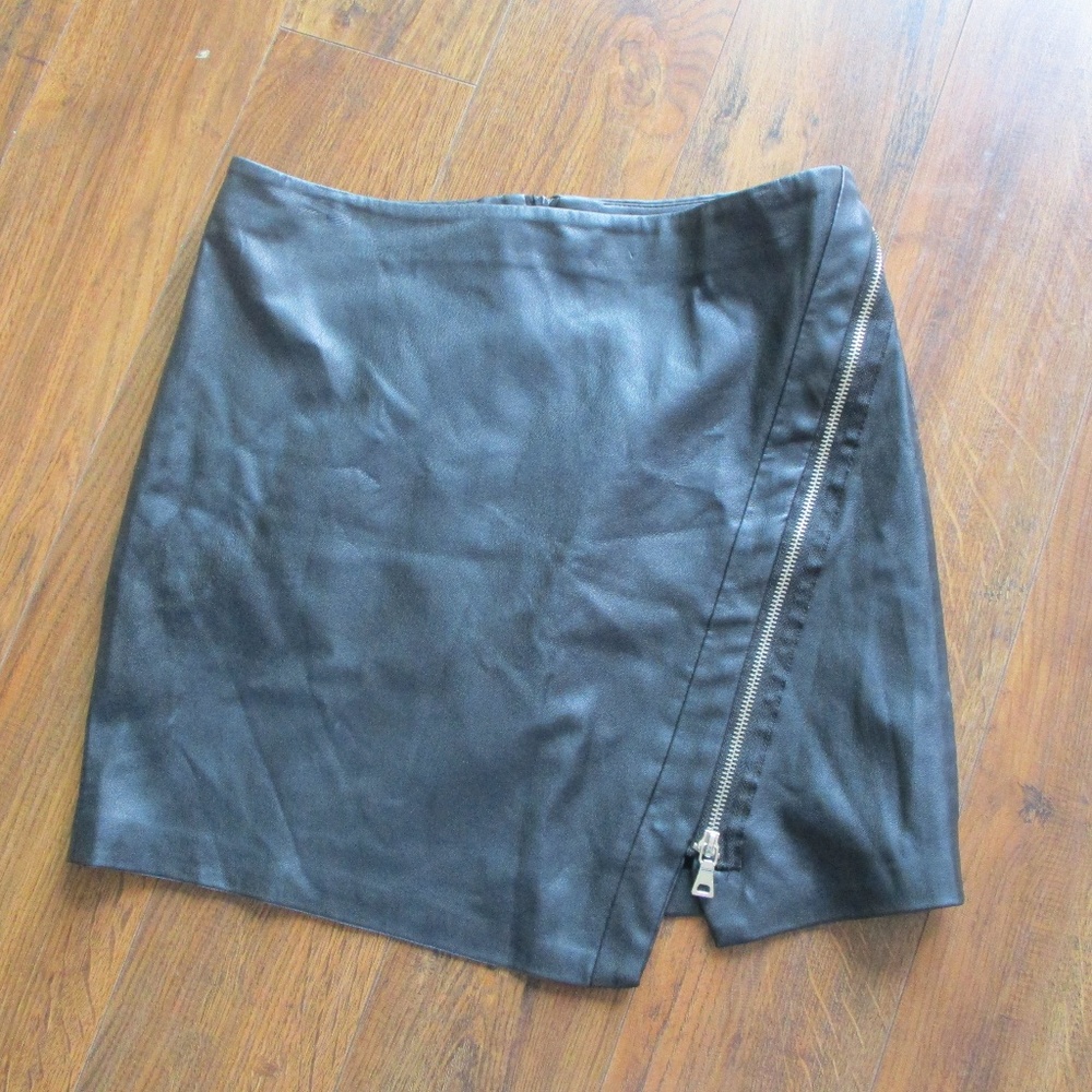 Zara Basic faux leather mini skirt